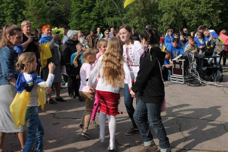 Сотні мешканців м. Селидове зібралися на патріотичному концерті, фото-29