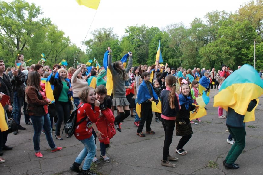 Сотні мешканців м. Селидове зібралися на патріотичному концерті, фото-6