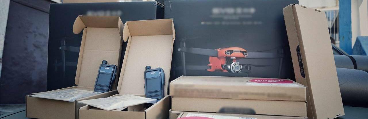 Favbet передав ЗСУ партію цифрових радіостанцій, дрони і лазерний дальномір