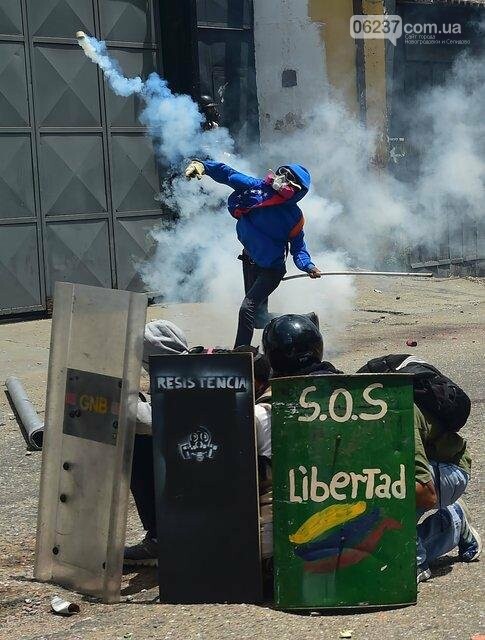 Усмирение оппозиционных демонстраций в Венесуэле закончилось трагедией, фото-4