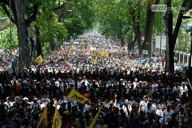 Усмирение оппозиционных демонстраций в Венесуэле закончилось трагедией, фото-1