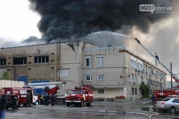 В Харькове горело производственное здание, фото-4