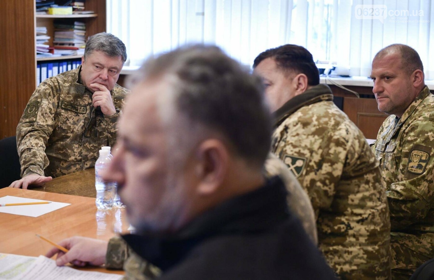 Порошенко заверил жителей Авдеевки, что сделает все для деоккупации украинских территорий, фото-3