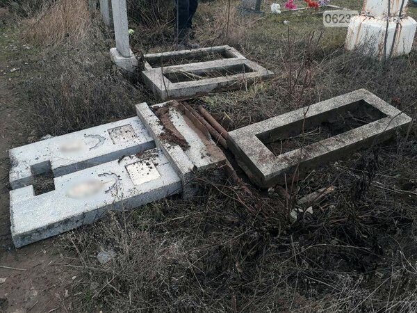 Житель Селидово разрушал кладбищенские могилы ради металлолома, фото-1