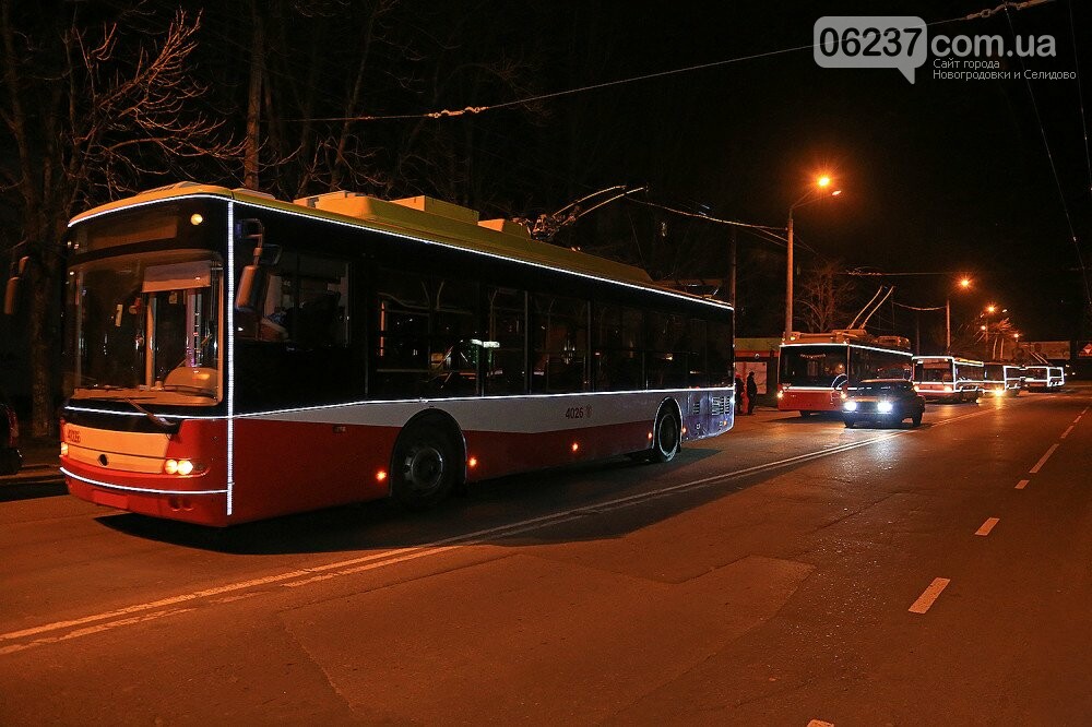 "Свято наближається": в Одесі пройшов парад новорічних тролейбусів (фото, відео), фото-4