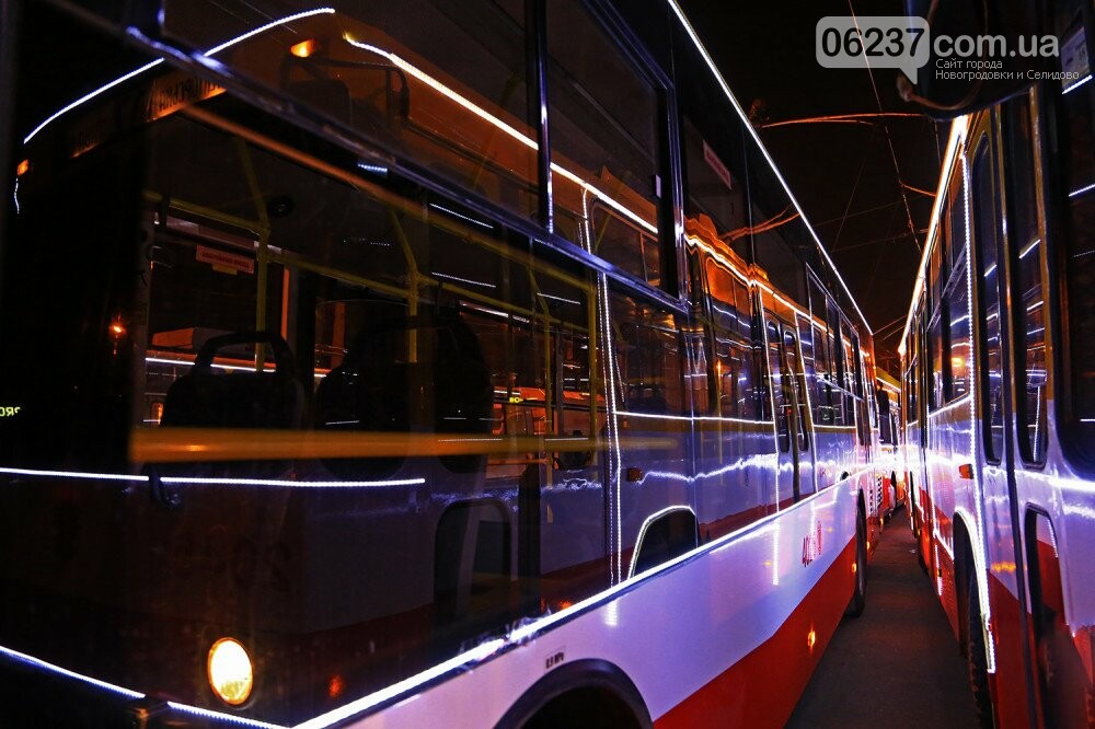 "Свято наближається": в Одесі пройшов парад новорічних тролейбусів (фото, відео), фото-5