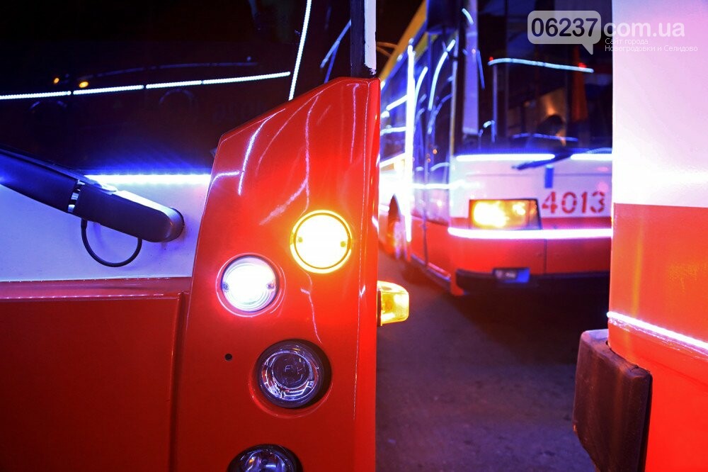 "Свято наближається": в Одесі пройшов парад новорічних тролейбусів (фото, відео), фото-2