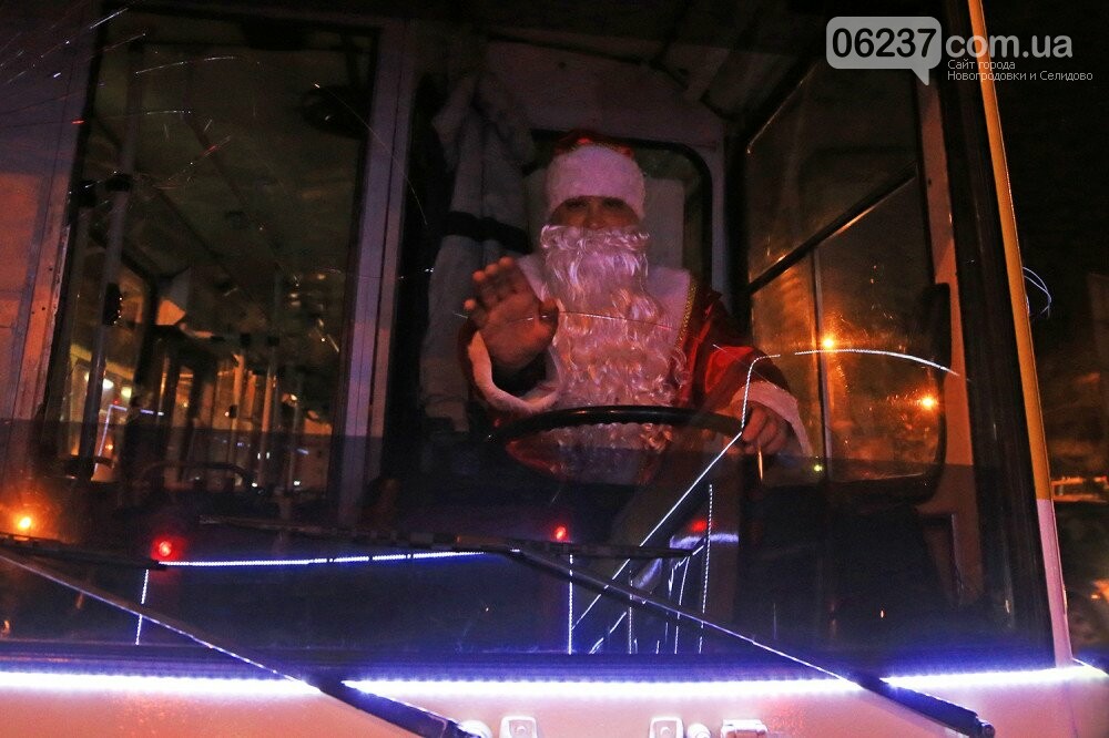 "Свято наближається": в Одесі пройшов парад новорічних тролейбусів (фото, відео), фото-3