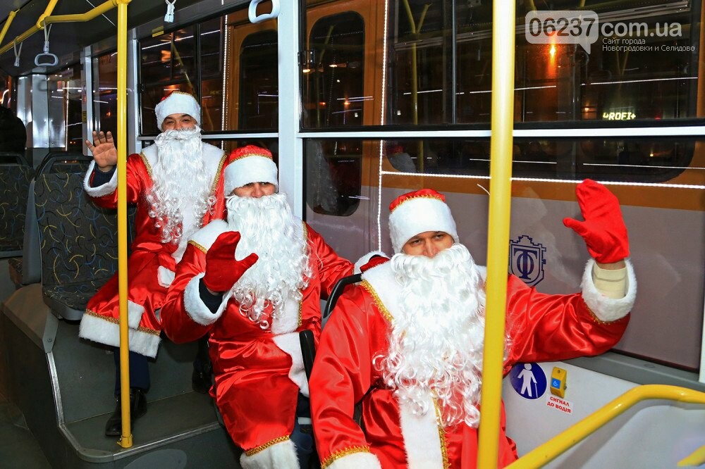 "Свято наближається": в Одесі пройшов парад новорічних тролейбусів (фото, відео), фото-8