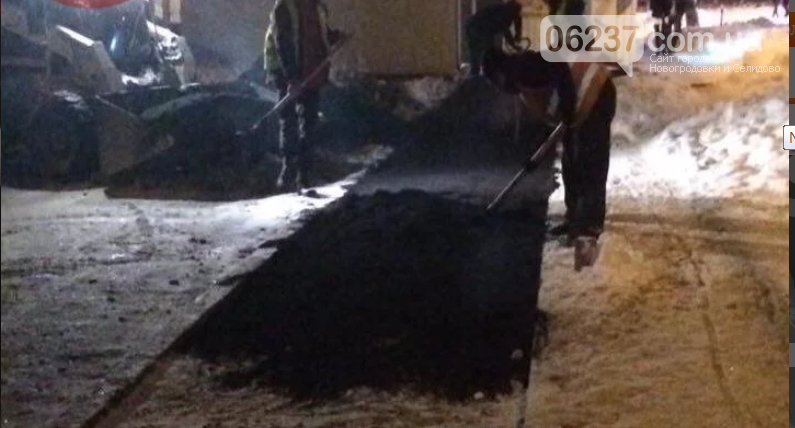 В Киеве коммунальщики положили асфальт на снег, фото-1