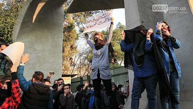 Акции против насилия проходят в Иране, фото-2
