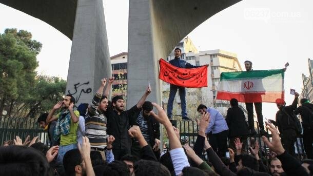 Акции против насилия проходят в Иране, фото-1