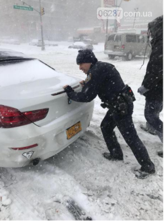 В Нью-Йорке из-за снегопада объявлен режим чрезвычайного положения, фото-2