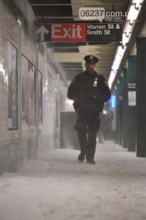 В Нью-Йорке из-за снегопада объявлен режим чрезвычайного положения, фото-3