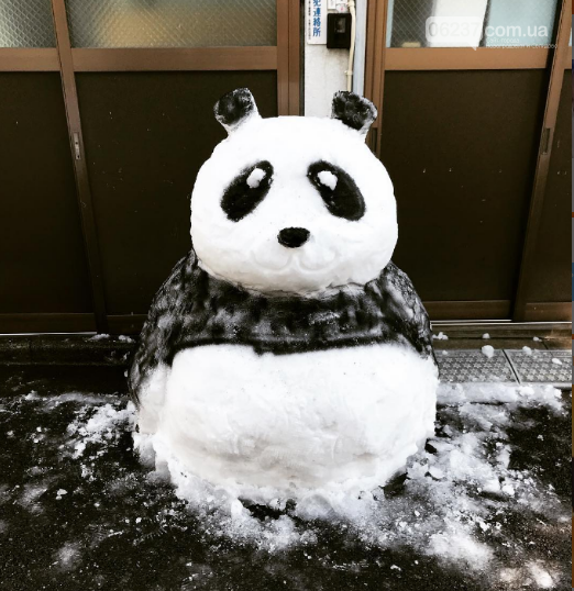 Годзилла и миньоны – жители Японии лепят невероятных снеговиков, фото-3