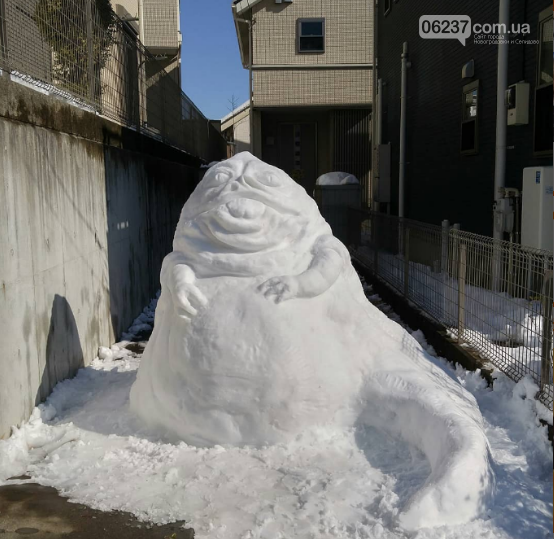 Годзилла и миньоны – жители Японии лепят невероятных снеговиков, фото-4