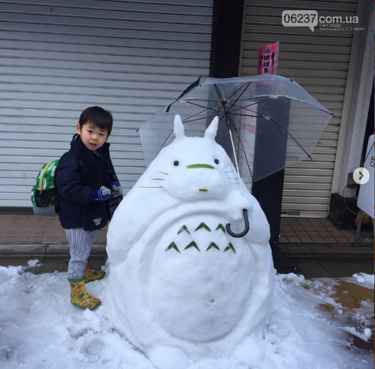 Годзилла и миньоны – жители Японии лепят невероятных снеговиков, фото-6