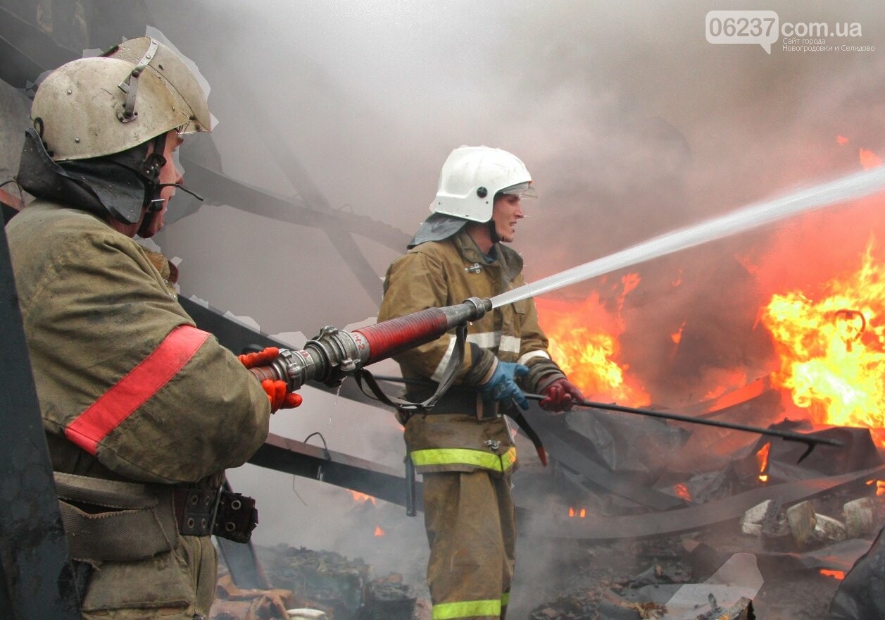 Под Киевом горит ресторанный комплекс на площади 400 кв.м, фото-1