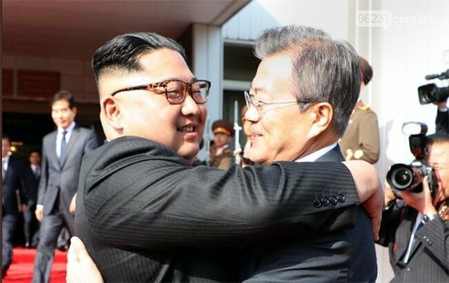 Лидеры Северной и Южной Кореи встретились в демилитаризованной зоне, фото-1