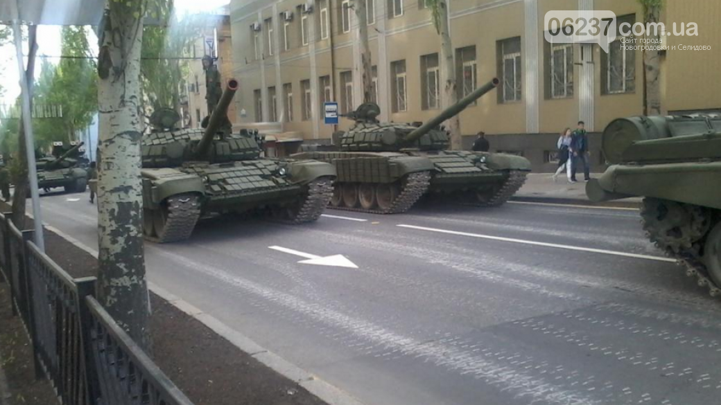 Боевики активно гоняют военную технику по Донецку: местные жители в шоке, фото-1