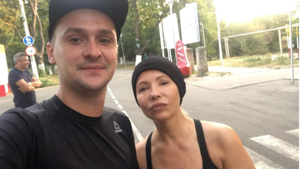 Тимошенко удивила снимком без макияжа и с откровенным декольте, фото-1