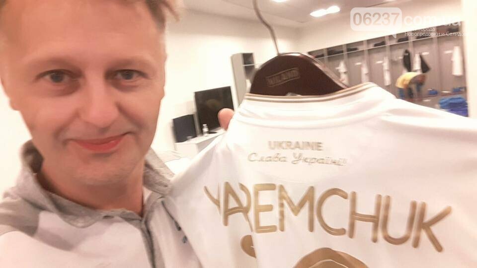 На форме сборной Украины по футболу появилась надпись "Слава Украине!", фото-1