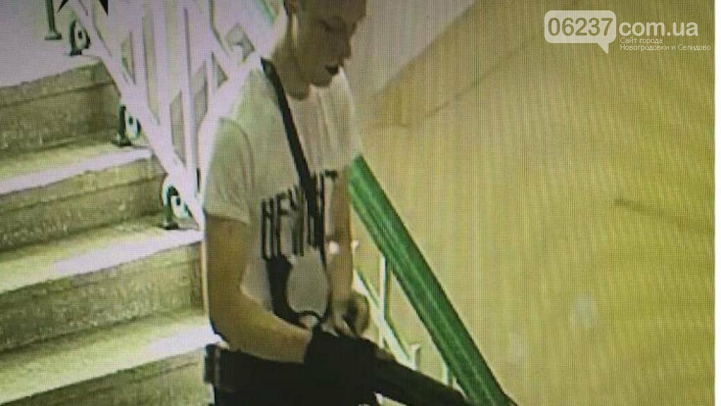 Камеры наблюдения зафиксировали момент покупки боеприпасов керченским стрелком Росляковым, фото-1