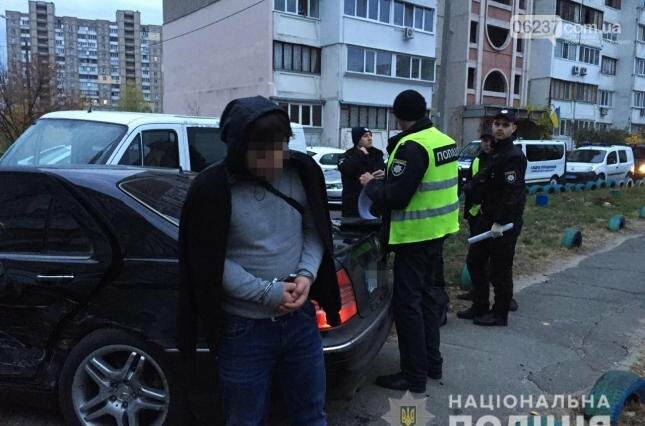 В Киеве группа "квартирщиков" протаранила десять авто при побеге от полиции, фото-1