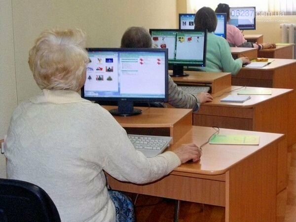 Жителей Новогродовки бесплатно учат компьютерной грамотности, фото-1
