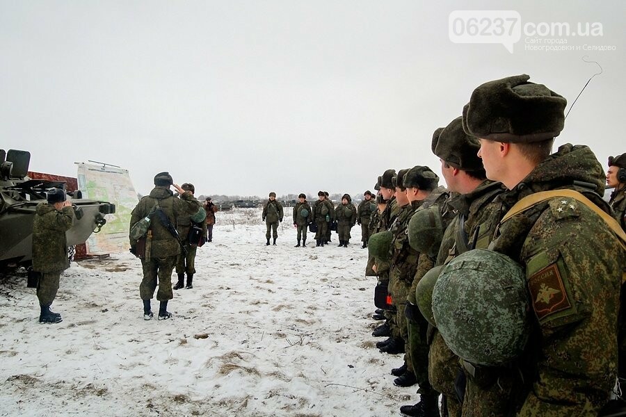 Россия стянула к украинской границе 250 танков и привела в боевую готовность подразделения "ЛДНР", - разведка, фото-1