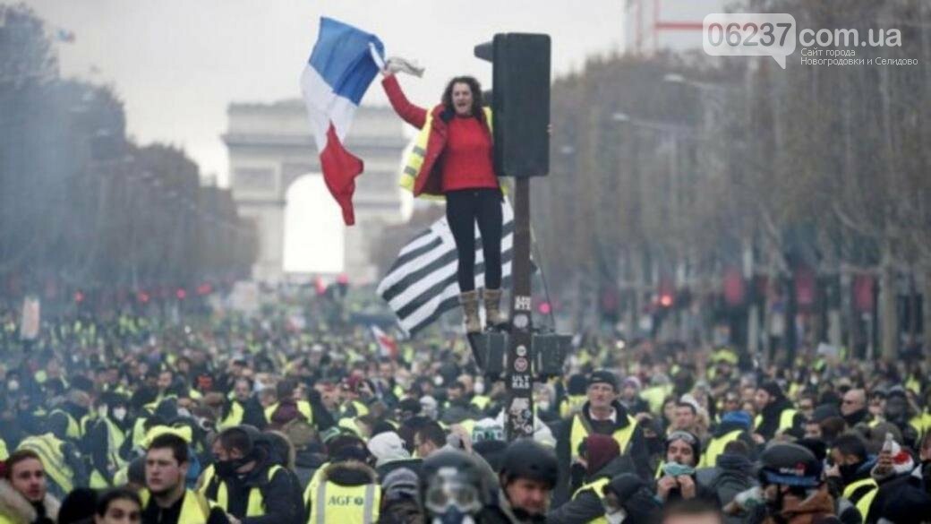 Власти Франции готовы пойти на уступки «желтым жилетам», фото-1
