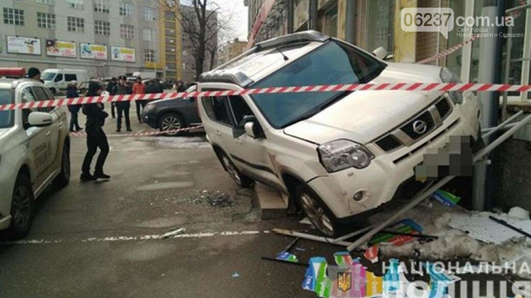 В Киеве на парковке обстреляли и ограбили авто: объявлен план-перехват, фото-1