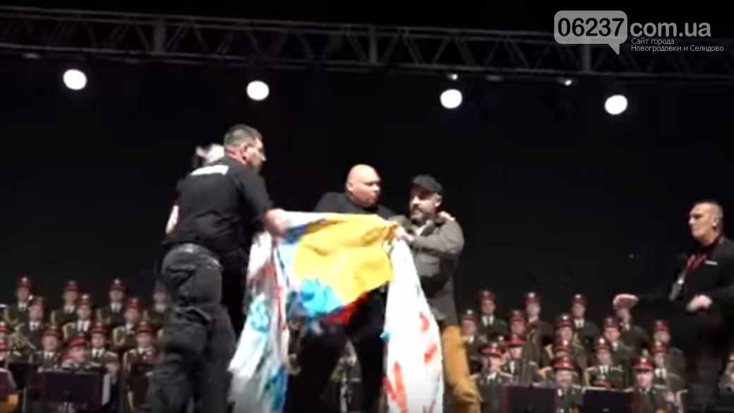«Слава украинцам». В Польше активисты сорвали концерт российского ансамбля, фото-1
