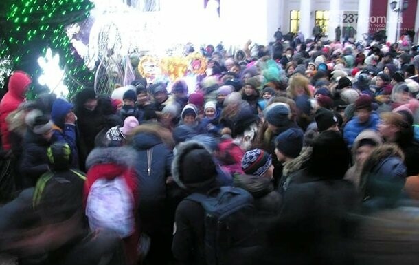 В Одессе произошла давка за бесплатными подарками, фото-1