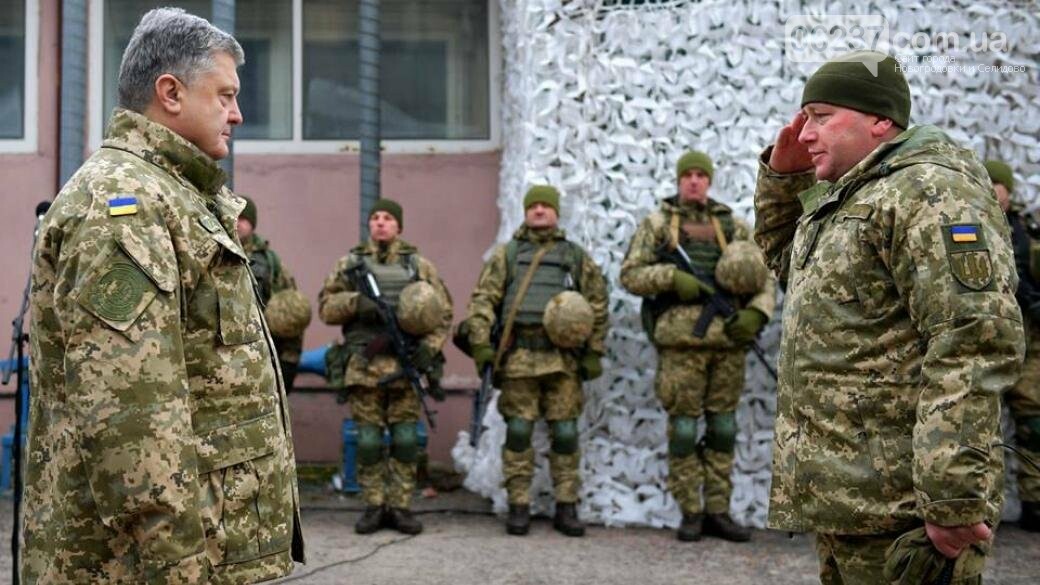 Порошенко побывал на Донбассе и пообщался с военными, фото-1