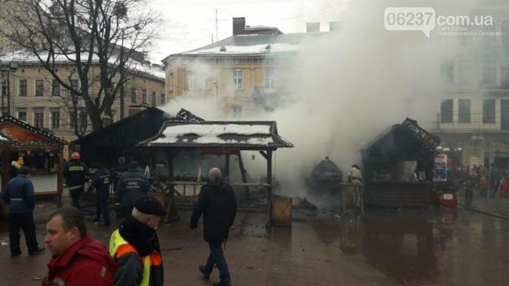Во Львове на рождественской ярмарке произошел взрыв: пострадали люди, фото-1