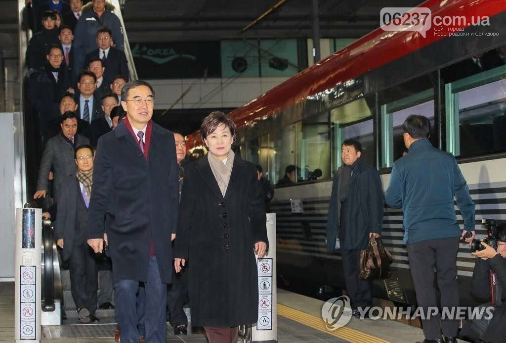 КНДР и Южная Корея провели церемонию соединения железных дорог, фото-1