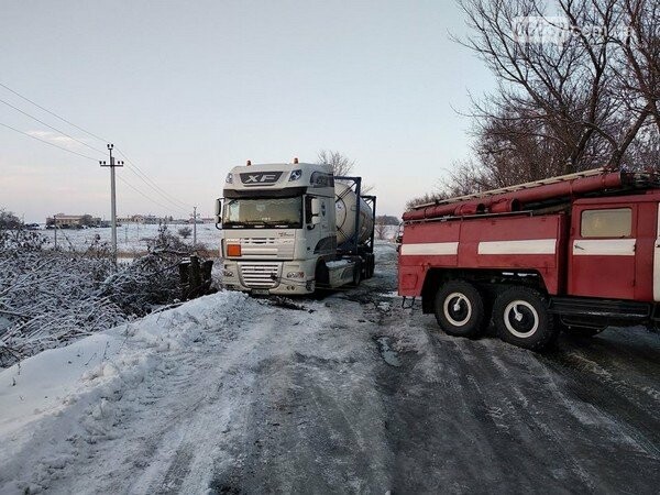 Вблизи Новогродовки и в Селидово автомобили не могли передвигаться без помощи спасателей, фото-1