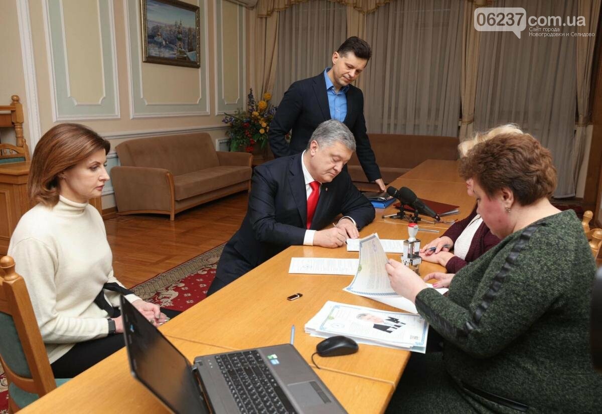 Порошенко подал документы в ЦИК, фото-1