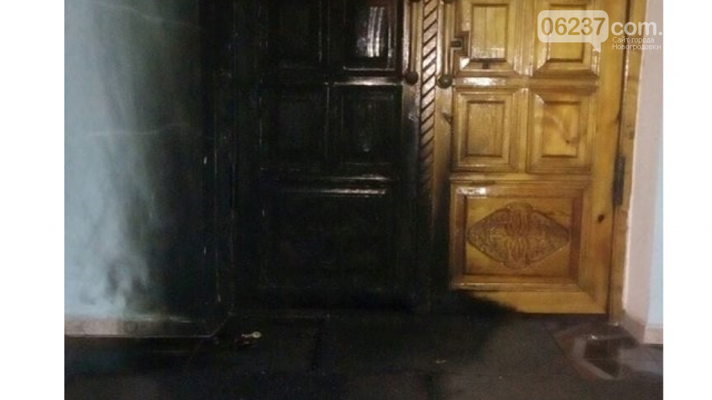 В Кривом Роге неизвестные подожгли дверь храма, фото-1