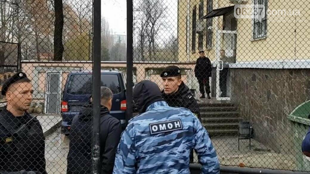 В России суд оставил под стражей 20 украинских моряков, фото-1