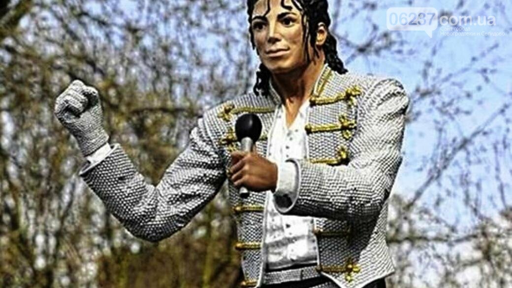 После фильма «Покидая Неверленд» вЛондоне снесли памятник Майклу Джексону, фото-1