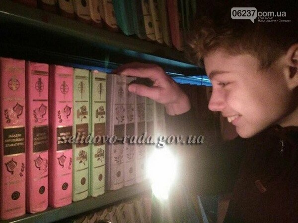 Украинские школьники провели ночь в библиотеке, фото-1