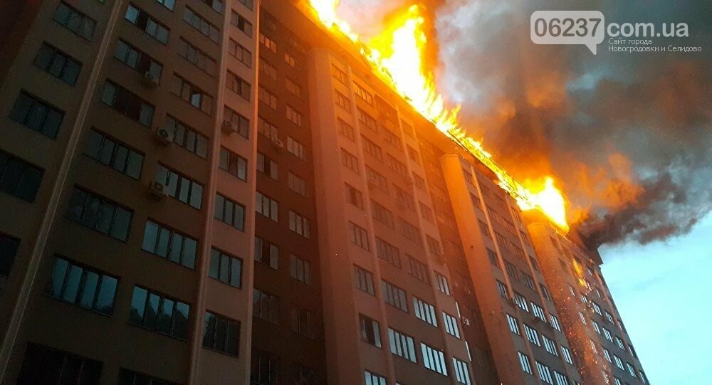 Пламя охватило многоэтажку: появились фото огненного ЧП в Киеве, фото-1