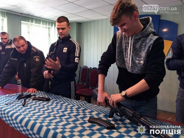 Школьников Селидово и Горняка учат обращаться с оружием, фото-1