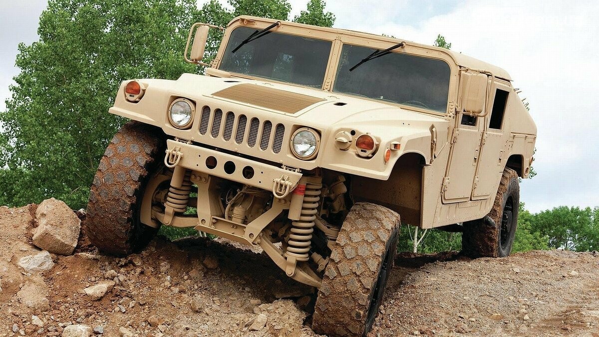 Украинские войска на передовой получат 35 американских боевых машин Hummer, фото-1