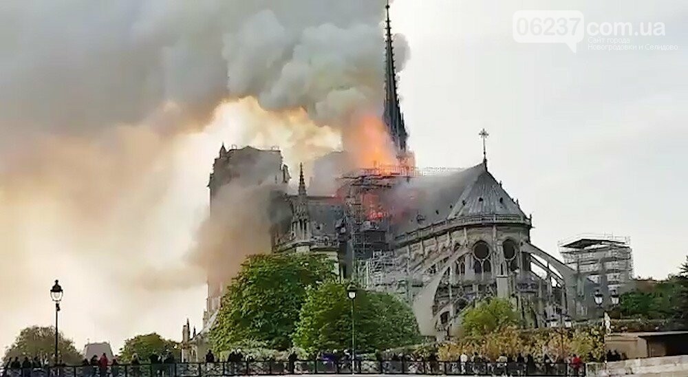 Пожар в Соборе Парижской Богоматери удалось ликвидировать, фото-1