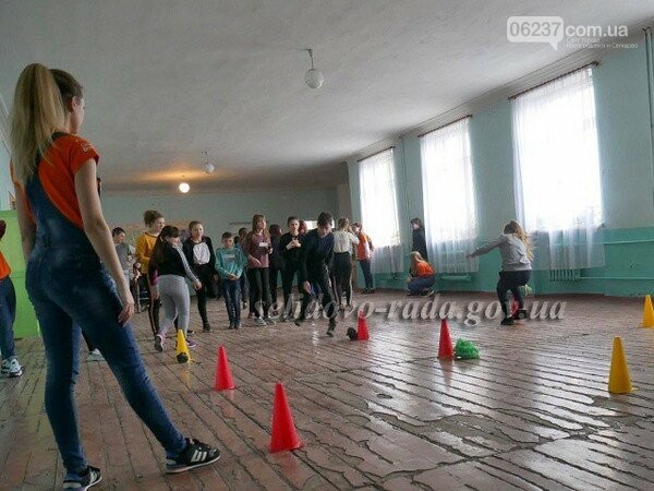 Для школьников Украинска проводят занятия по тимбилдингу, фото-1