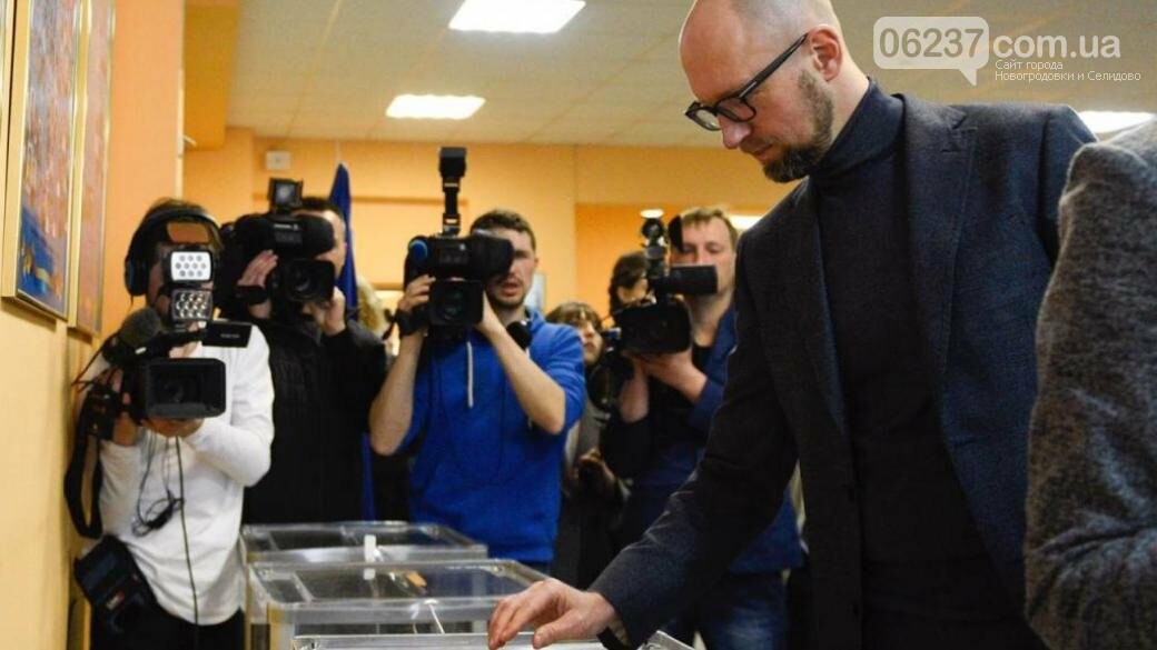 Яценюк проголосовал на выборах президента и дал прогноз по будущему Украины, фото-1