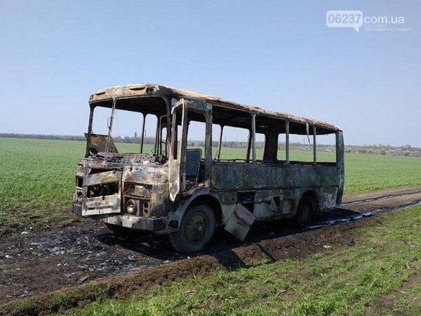 В Покровском районе сгорел дотла автобус, фото-1